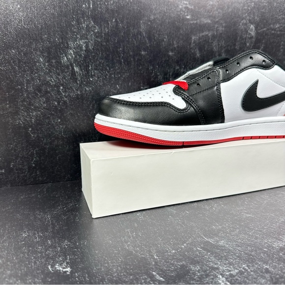 NIKE AIR JORDAN 1 RETRO LOW OG BLACK TOE MENS SHOES SIZE 10.5 LEATHER WHITE RED - Picture 7 of 11